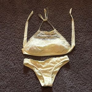 2 pc NWOTs Mossimo Yellow swim suit Top XL Bottoms M